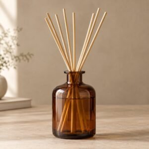 Diffuseur à bâtonnets Cèdre et Vétiver, 200 ml, shown on a plain studio background