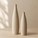 Duo de vases soliflores en céramique, shown on a plain studio background