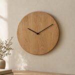 Horloge murale silencieuse en chêne, 30 cm, shown on a plain studio background