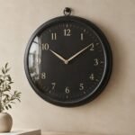 Horloge de gare en métal noir, 40 cm, shown on a plain studio background