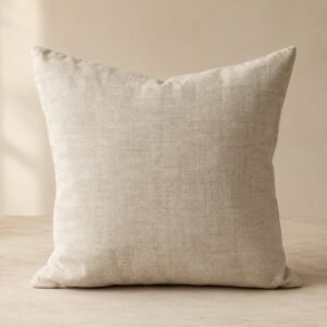Housse de coussin en lin lavé, 45 x 45 cm, shown on a plain studio background