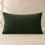 Housse de coussin en velours côtelé, 50 x 30 cm, shown on a plain studio background