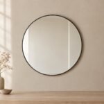 Miroir rond Halo, cadre métal noir, 60 cm, shown on a plain studio background