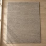 Tapis en laine tuftée, 160 x 230 cm, shown on a plain studio background